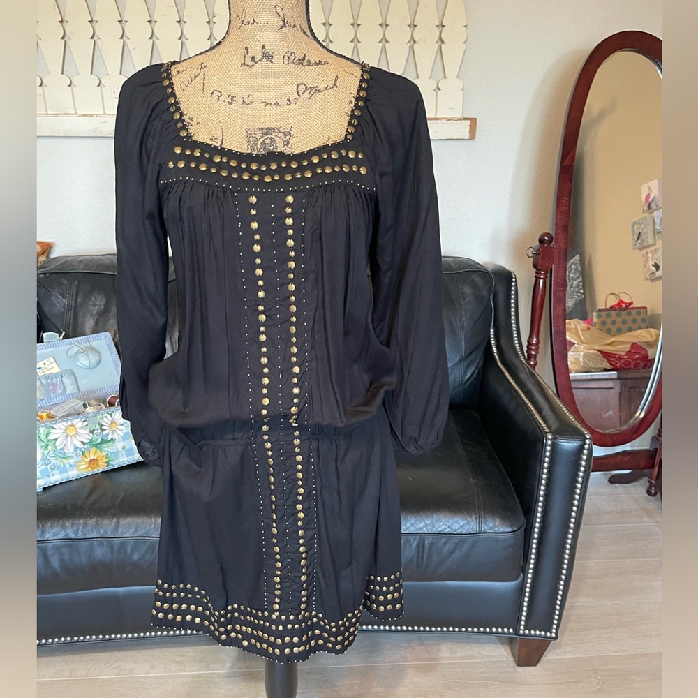 Cute black dress with gold